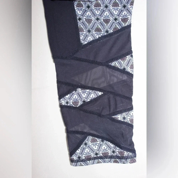 Women’s Athleta Mantra Mosaic Mesh Cropped High Rise Activewear Leggings Small - Picture 11 of 13